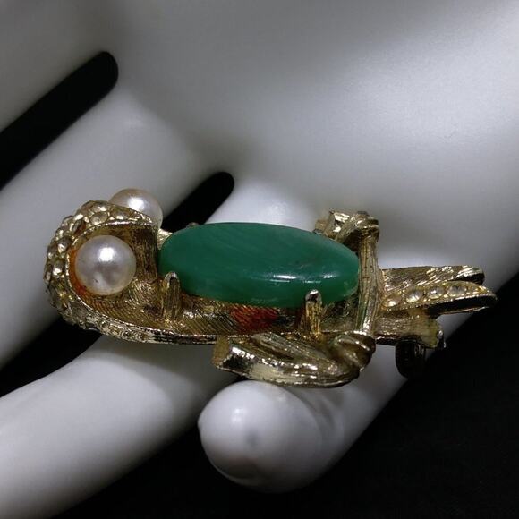 Vintage Owl Brooch, Green Lucite Body Clear Rhinestones, Mid-Century, Faux Pearl - Picture 4 of 10